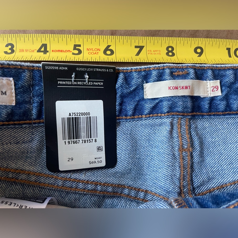 Levi's Iconic Blue Denim Skirt - Picture 2 of 2
